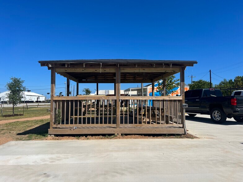 More Photos Of 307 Gulf blvd, Freeport Office For Sale