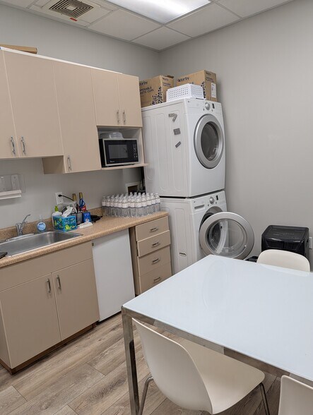More Photos Of 1375 E 800 N, Orem Medical For Lease