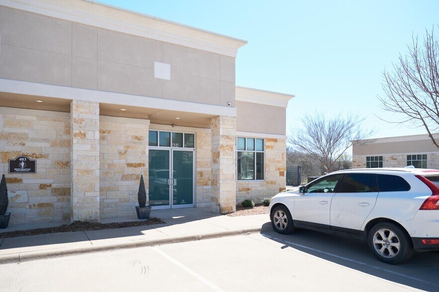 More Photos Of 3900 S Stonebridge Dr, McKinney Office Residential For Lease