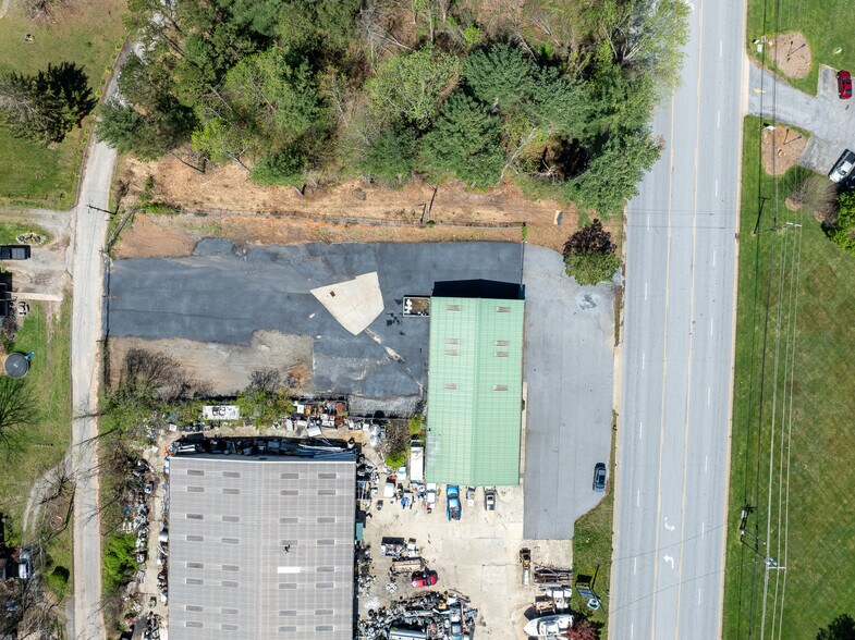 More Photos Of 2997 Spartanburg Hwy, East Flat Rock Warehouse For Lease