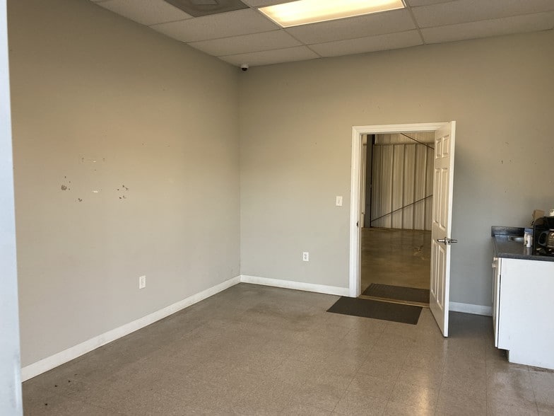 More Photos Of 837 Anderson Rd N, Rock Hill Auto Dealership For Lease