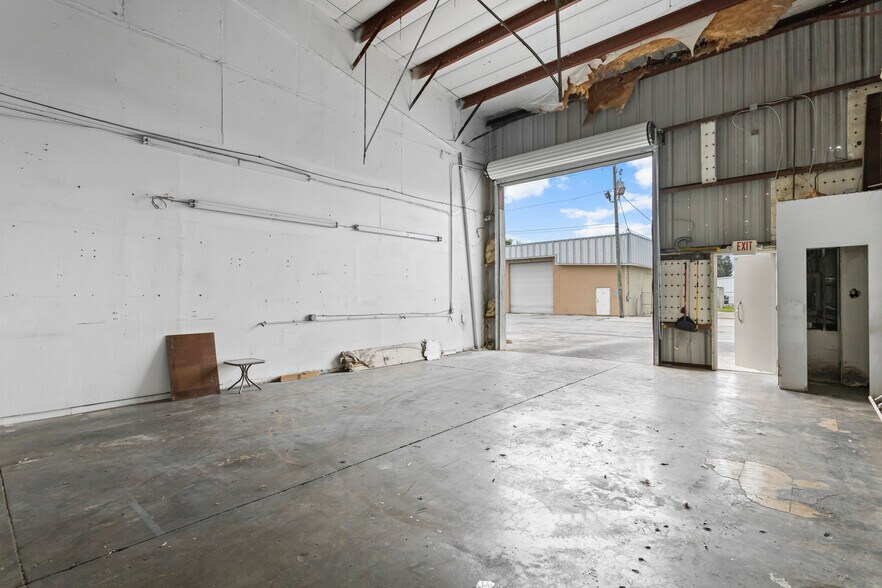 More Photos Of 9161 131st Pl N, Largo Warehouse For Lease