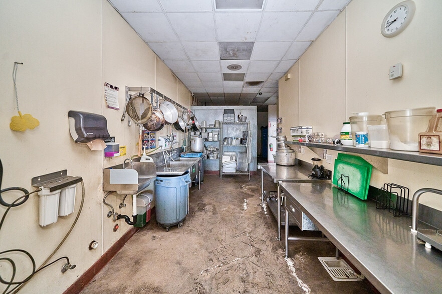 More Photos Of 5835 Bellflower Blvd Unit C, Lakewood Storefront For Lease