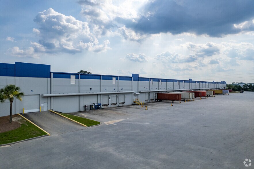 More Photos Of 40 Sonny Perdue Dr, Garden City Warehouse For Lease