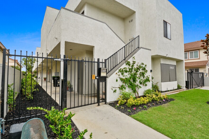 More Photos Of 15627 Belshire Ave, Norwalk Apartments For Sale