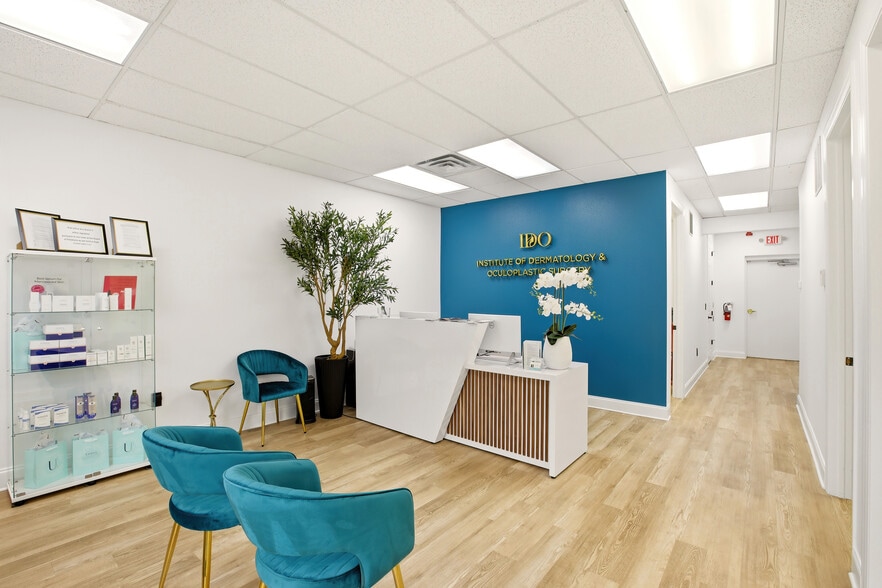 More Photos Of 5266 Office Park Blvd, Bradenton Medical For Lease