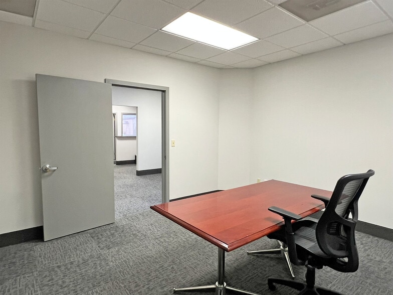 More Photos Of 2700-2730 W 21st St, Erie Office For Lease