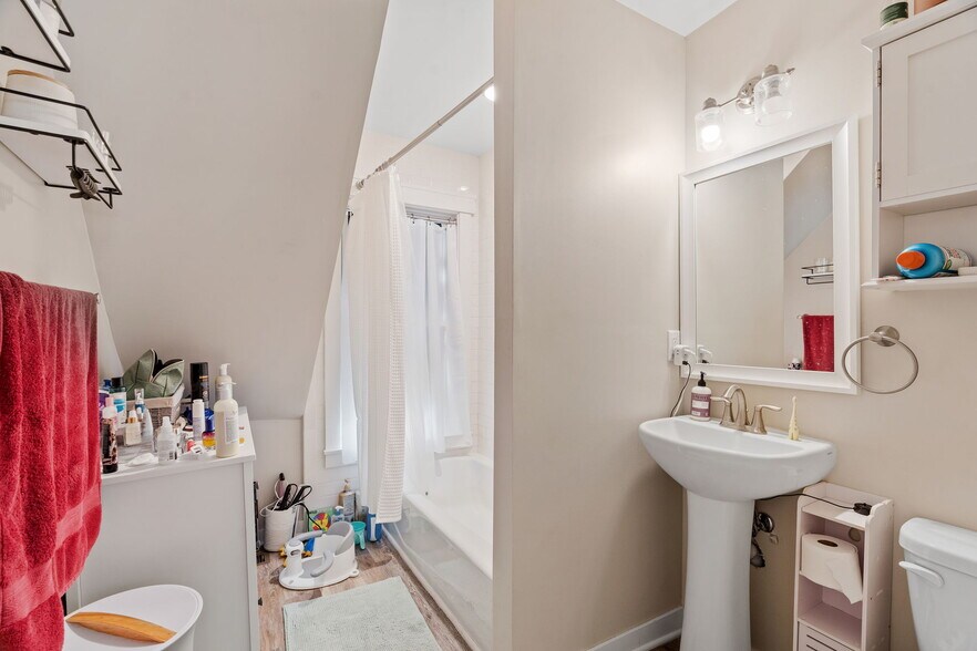 More Photos Of 1704 Jefferson St NE, Minneapolis Apartments For Sale