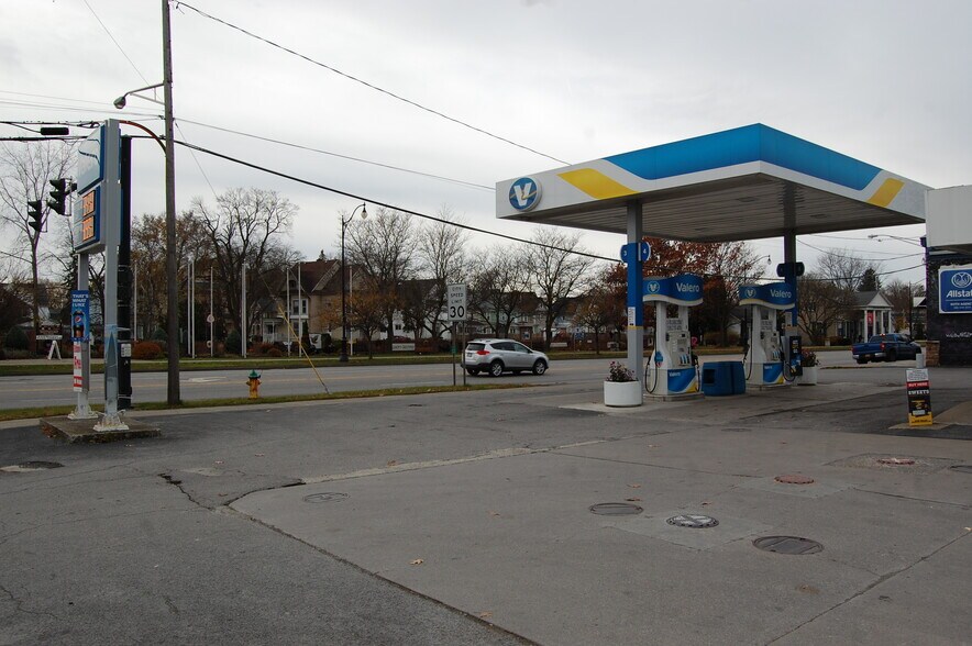 More Photos Of 100 W Main St, Batavia Convenience Store For Sale