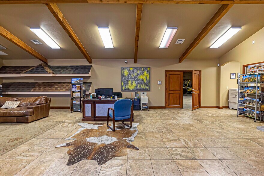 Primary Photo Of 1302 SW Lee Blvd, Lawton Storefront Retail Office For Lease