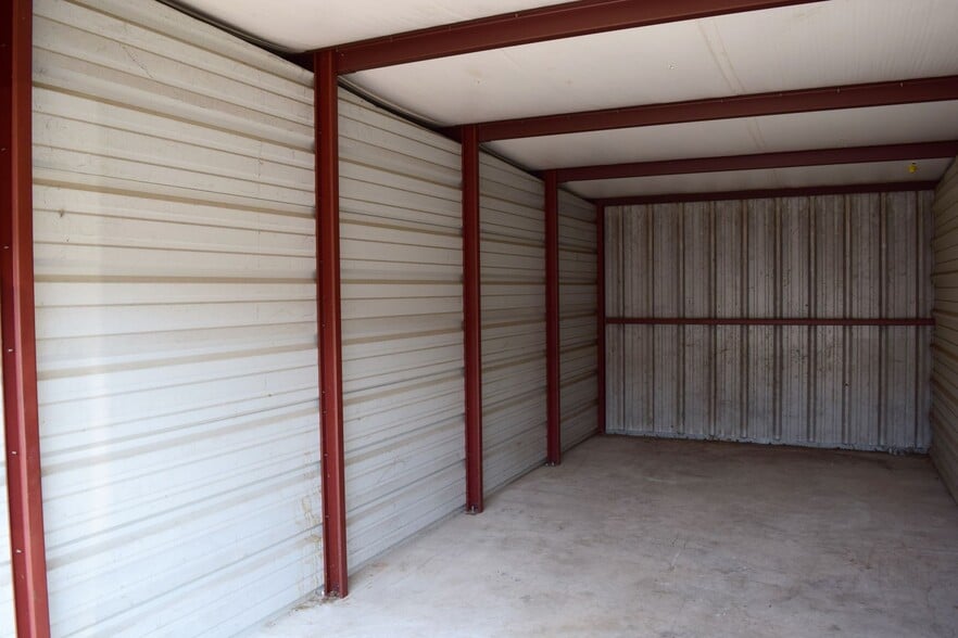 More Photos Of 50 N 13th St, Beaumont Self Storage For Sale