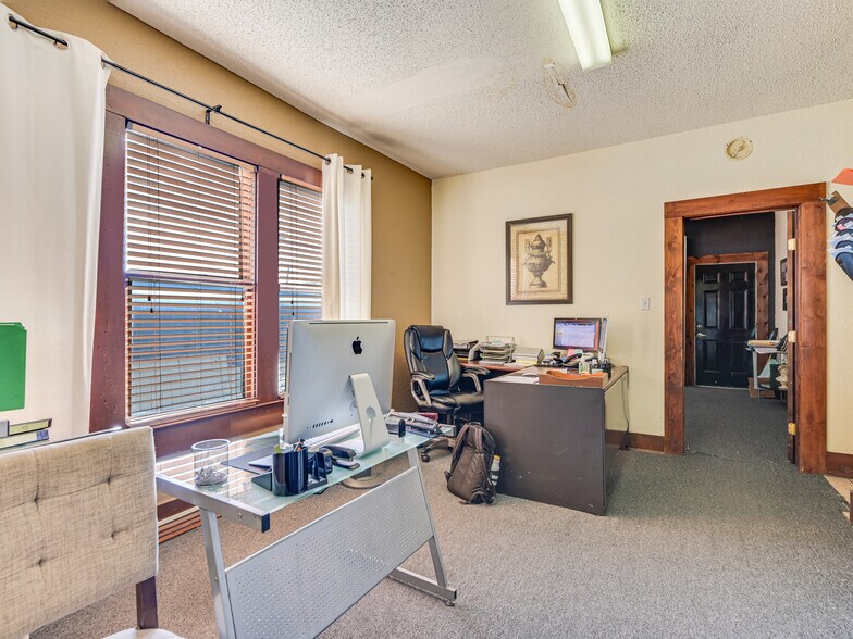 More Photos Of 1007 E 7th St, Austin Storefront Retail Office For Lease