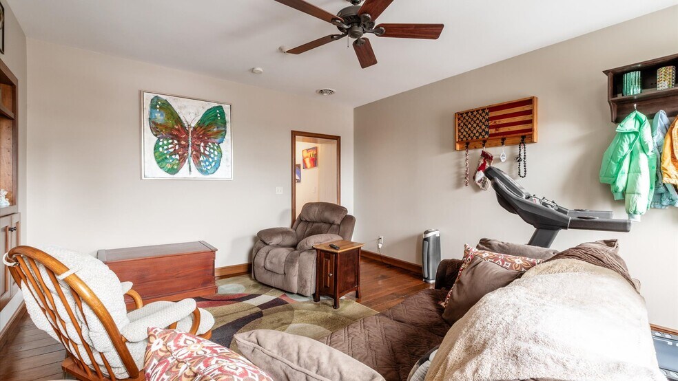 More Photos Of 120 W Main St, Somerset Flex For Sale