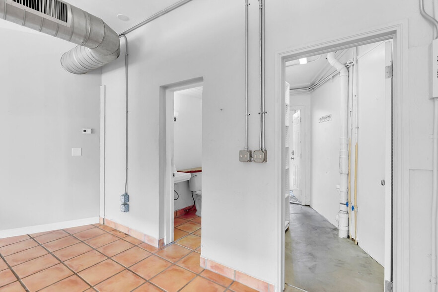 More Photos Of 1011 Truman Ave, Key West Apartments For Lease