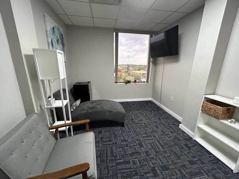 More Photos Of 104 N Main St, Gainesville Office For Lease