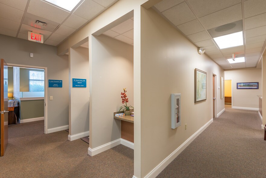 More Photos Of 897 Von Kolnitz Rd, Mount Pleasant Medical For Lease