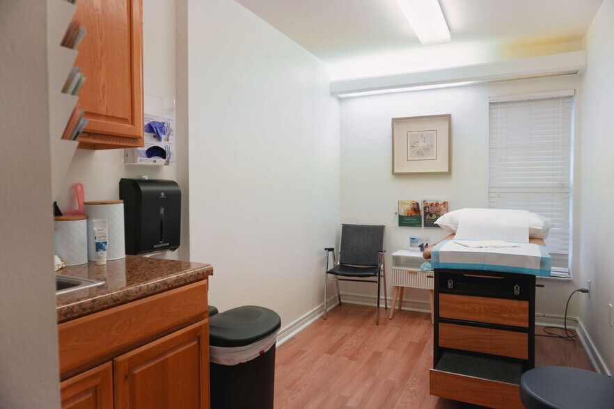 More Photos Of 1617 S Tuttle Ave, Sarasota Medical For Sale