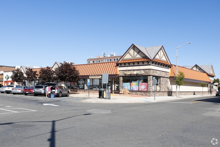 More Photos Of 278 Sunrise Hwy, Rockville Centre Storefront For Lease
