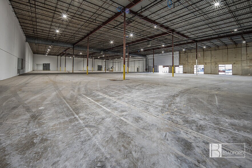 More Photos Of 8330 Endicott Ln, Dallas Warehouse For Lease