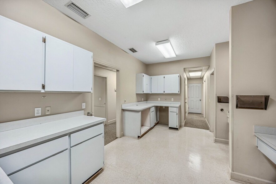 More Photos Of 1888 14th St S, Fernandina Beach Office For Lease