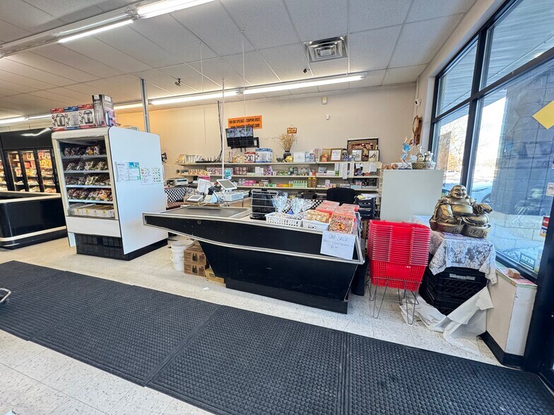 More Photos Of 1101 N McCord Rd, Toledo Storefront For Lease