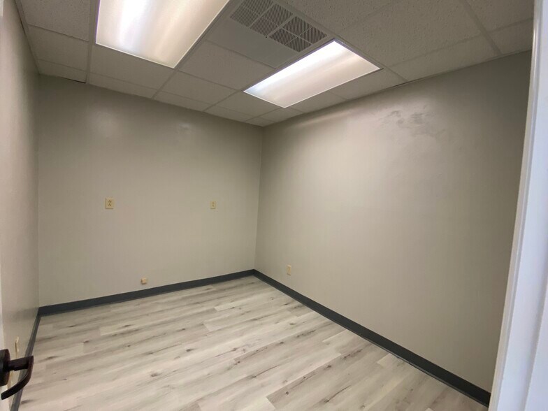 More Photos Of 1401 Applewood Dr, Dalton Medical For Lease