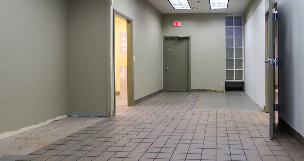 More Photos Of 2626 Brown Ave, Manchester Unknown For Lease