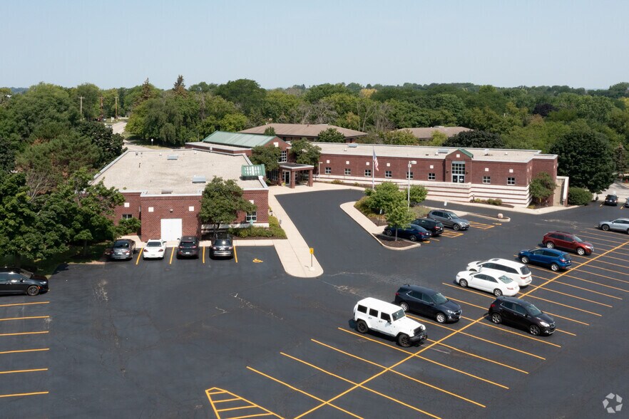 More Photos Of 20611 Watertown Rd, Waukesha Medical For Lease