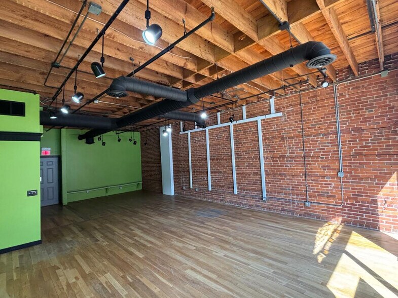 More Photos Of 421 2nd St, Hudson Storefront Retail Office For Lease