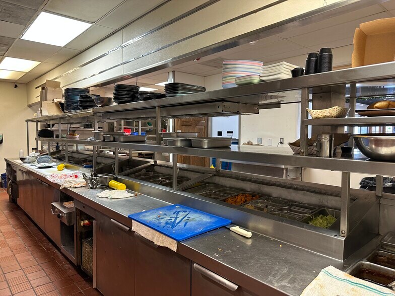 More Photos Of 900 Riverside Dr, East Peoria Restaurant For Sale