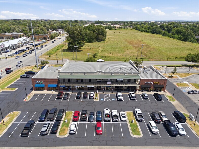 More Photos Of 201 SW 14th St, Bentonville Unknown For Lease