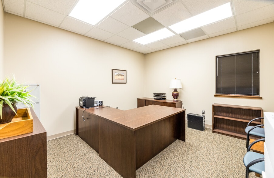 More Photos Of 208 E Houston St, Beeville Office For Sale