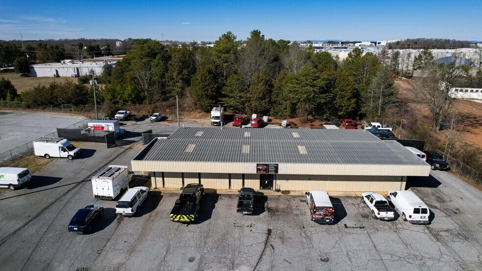 Primary Photo Of 111 Osage Dr, Greenville Warehouse For Lease