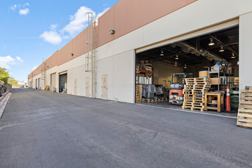 More Photos Of 5148 W Patrick Ln, Las Vegas Warehouse For Lease