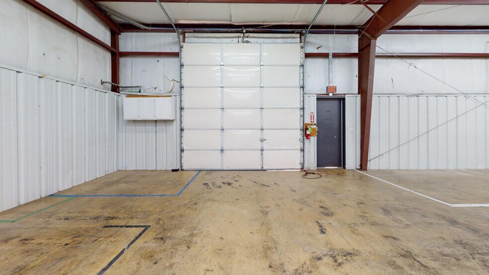 More Photos Of 8240 E 111th St, Bixby Light Distribution For Lease