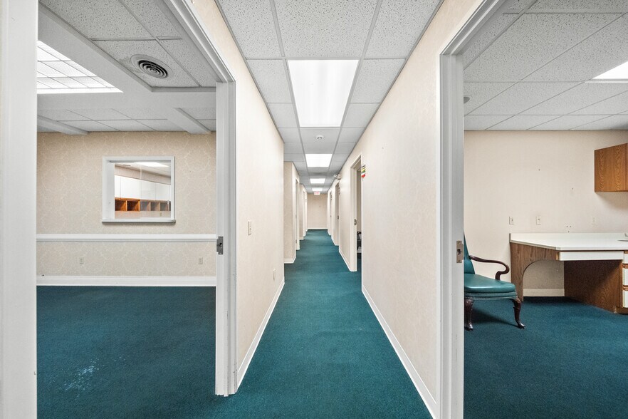 More Photos Of 1901 Winchester Ave, Ashland Office For Sale