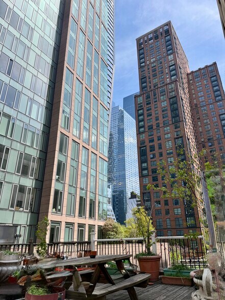 More Photos Of 525 W 29th St, New York Storefront Retail Residential For Sale