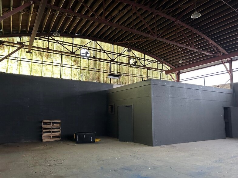 More Photos Of 906 Payne St, Bowling Green Warehouse For Lease