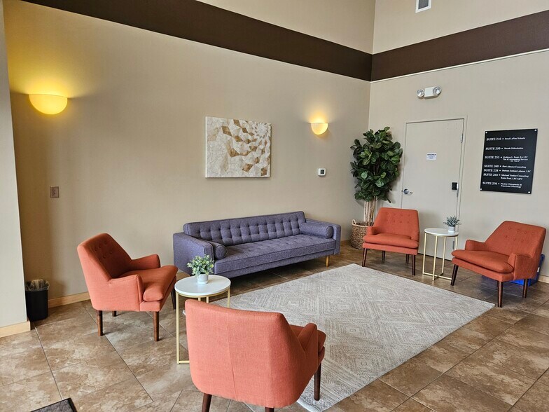 More Photos Of 2500 NE Twin Knolls Dr, Bend Medical For Lease