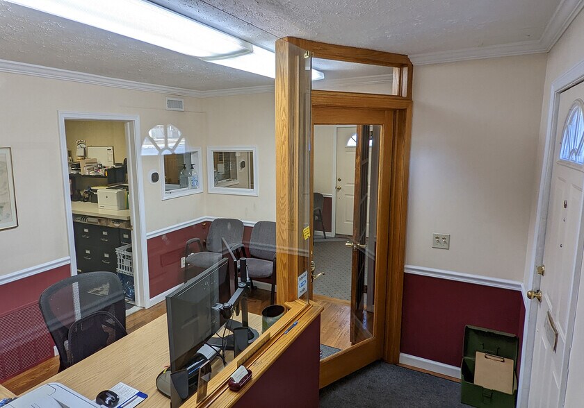 More Photos Of 6917 Annapolis Rd, Hyattsville Storefront Retail Office For Sale