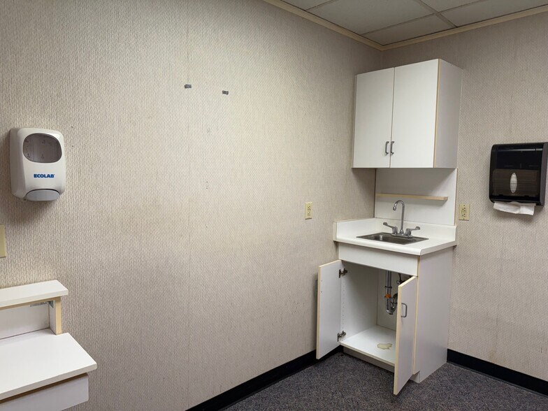 More Photos Of 2212 Old Furnace Rd, Boiling Springs Medical For Lease