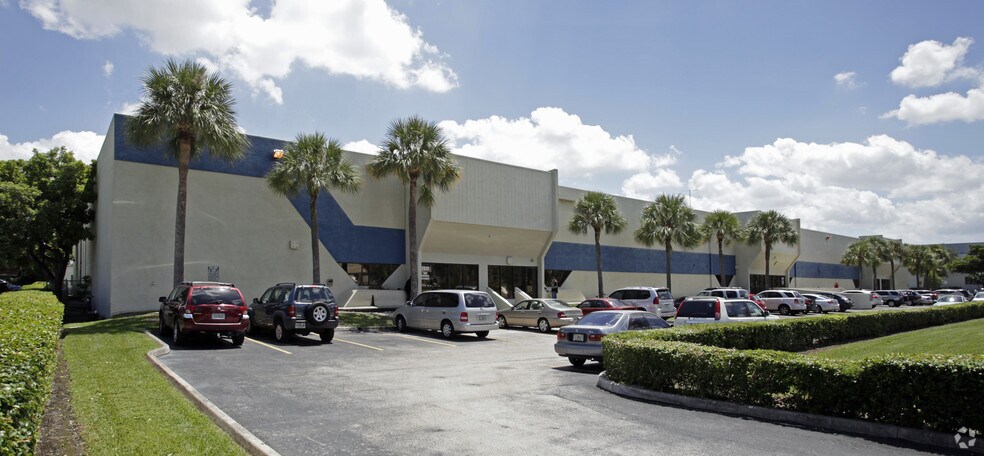 More Photos Of 2011-2031 NW 89th Pl, Miami Showroom For Lease
