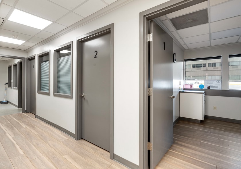 More Photos Of 401 Fawcett Ave, Tacoma Veterinarian Kennel For Sale