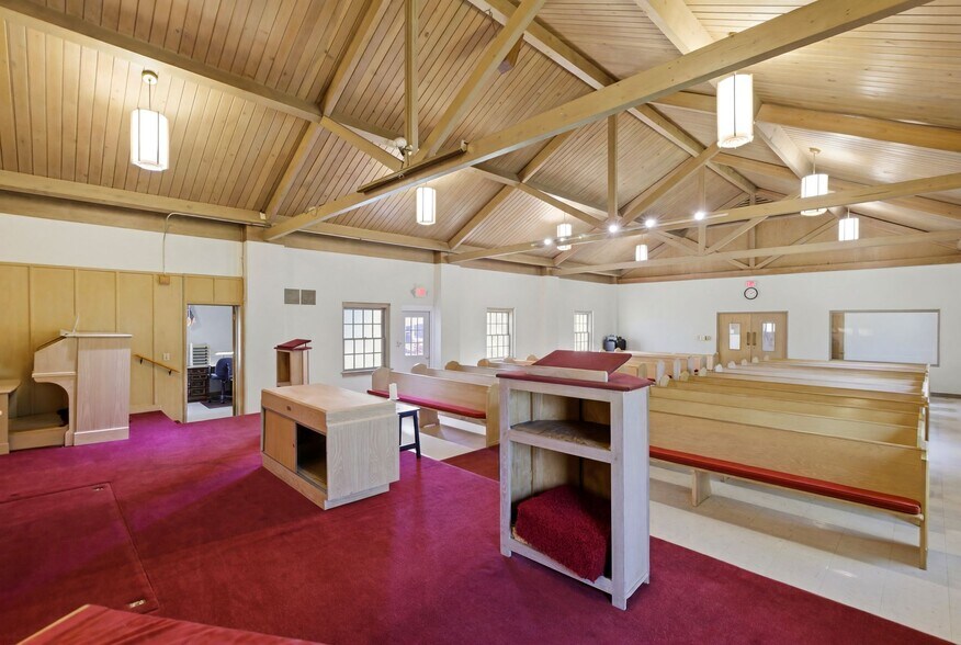 More Photos Of 405 S Westmore Ave, Lombard Religious Facility For Sale