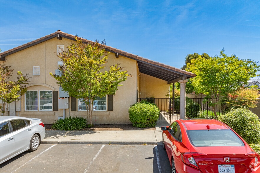 More Photos Of 4150 S Demaree St, Visalia Office For Lease