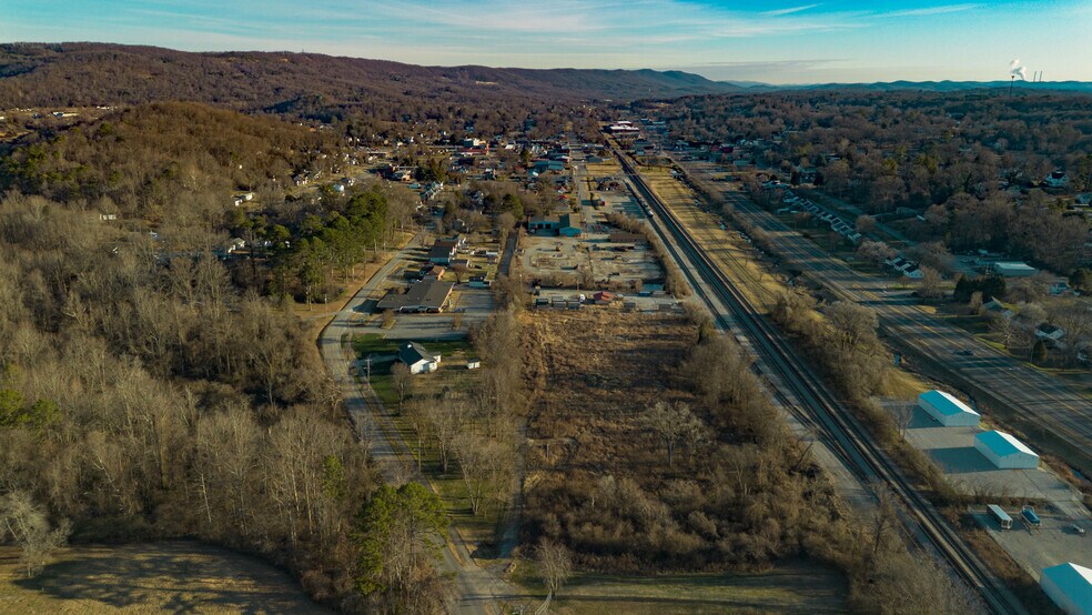 More Photos Of 450 S Chamberlain Ave, Rockwood Office For Sale
