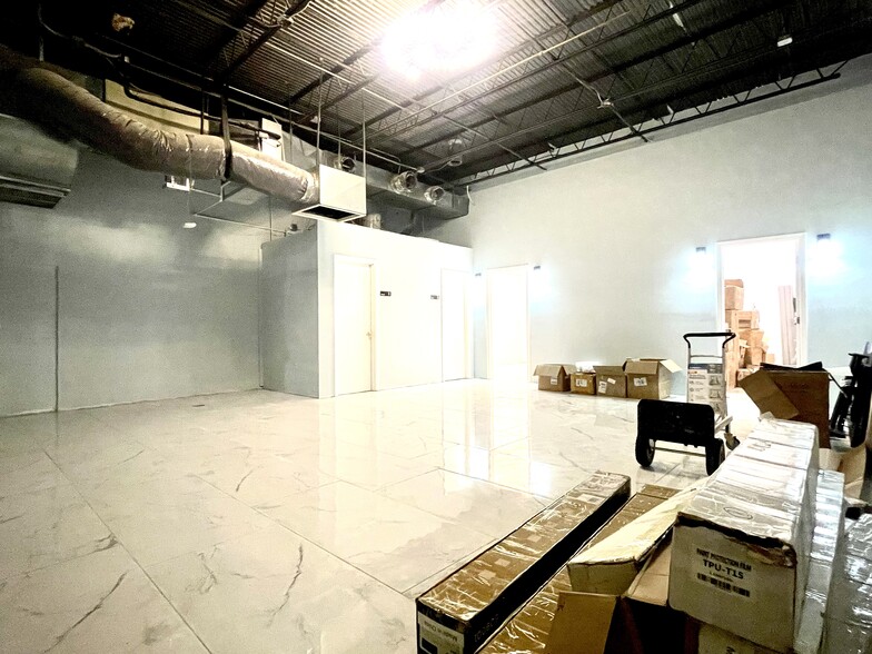 More Photos Of 15825-15859 Redland Rd, Rockville Warehouse For Lease