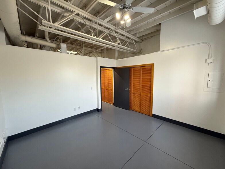 More Photos Of 22620 Woodward Ave, Ferndale Office Residential For Lease