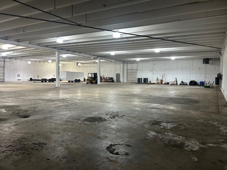More Photos Of 1103 E Maguire Rd, Noble Light Manufacturing For Sale