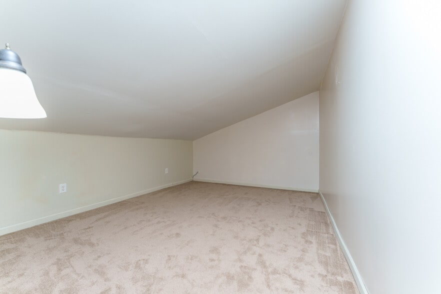More Photos Of 15921 W M 36, Pinckney Light Distribution For Sale